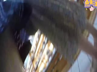 [偷拍] 超市尾随狂拍！年轻美女裙底春光全泄露