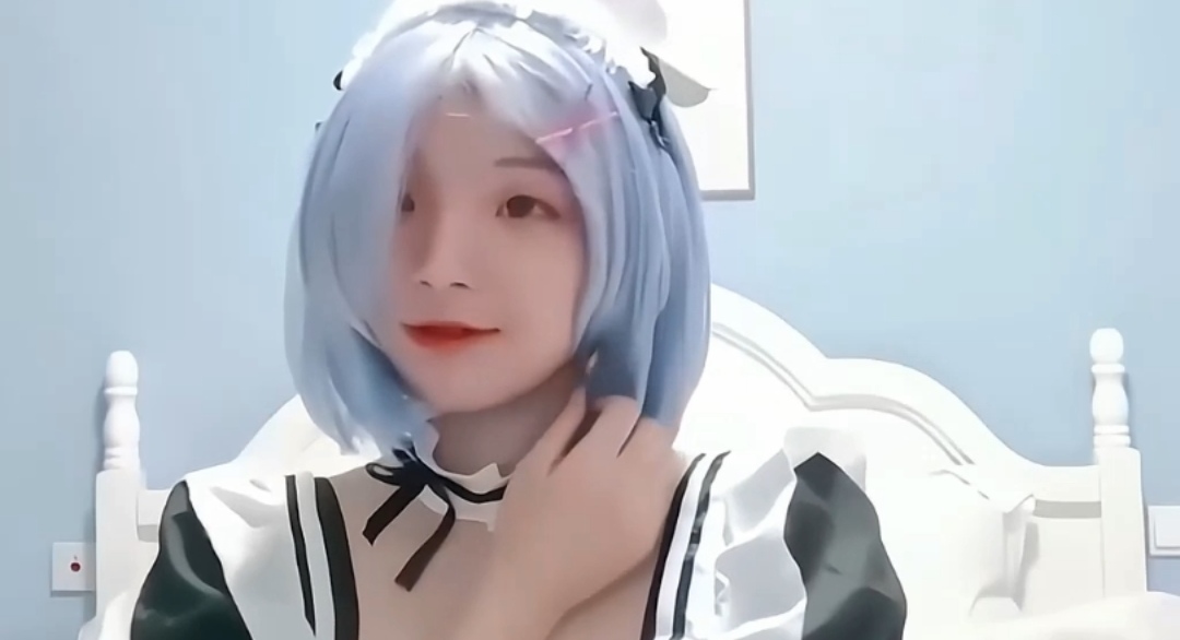 女仆装骚穴塞水晶棒 疯狂自慰喷水内射
